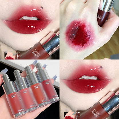 Rouge à lèvres brillant pour femme avec maquillage